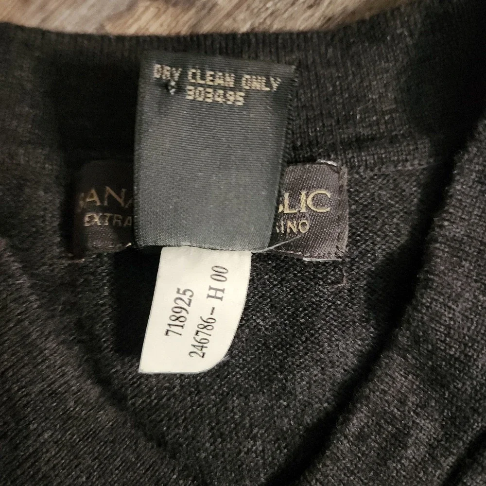 Banana Republic Sweater Vest Mens L Gray Extra Fine Italian Merino Wool V-Neck